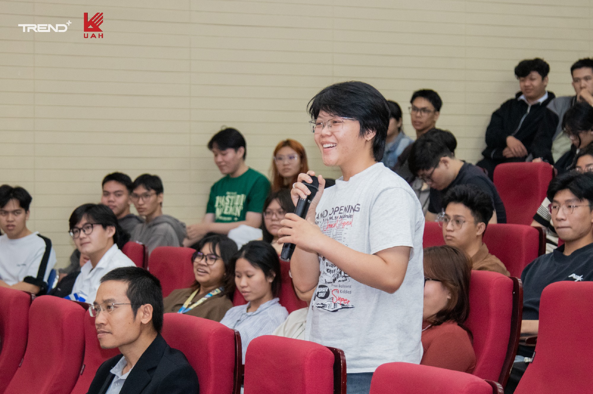 Phiên thảo luận diễn ra sôi nổi 2