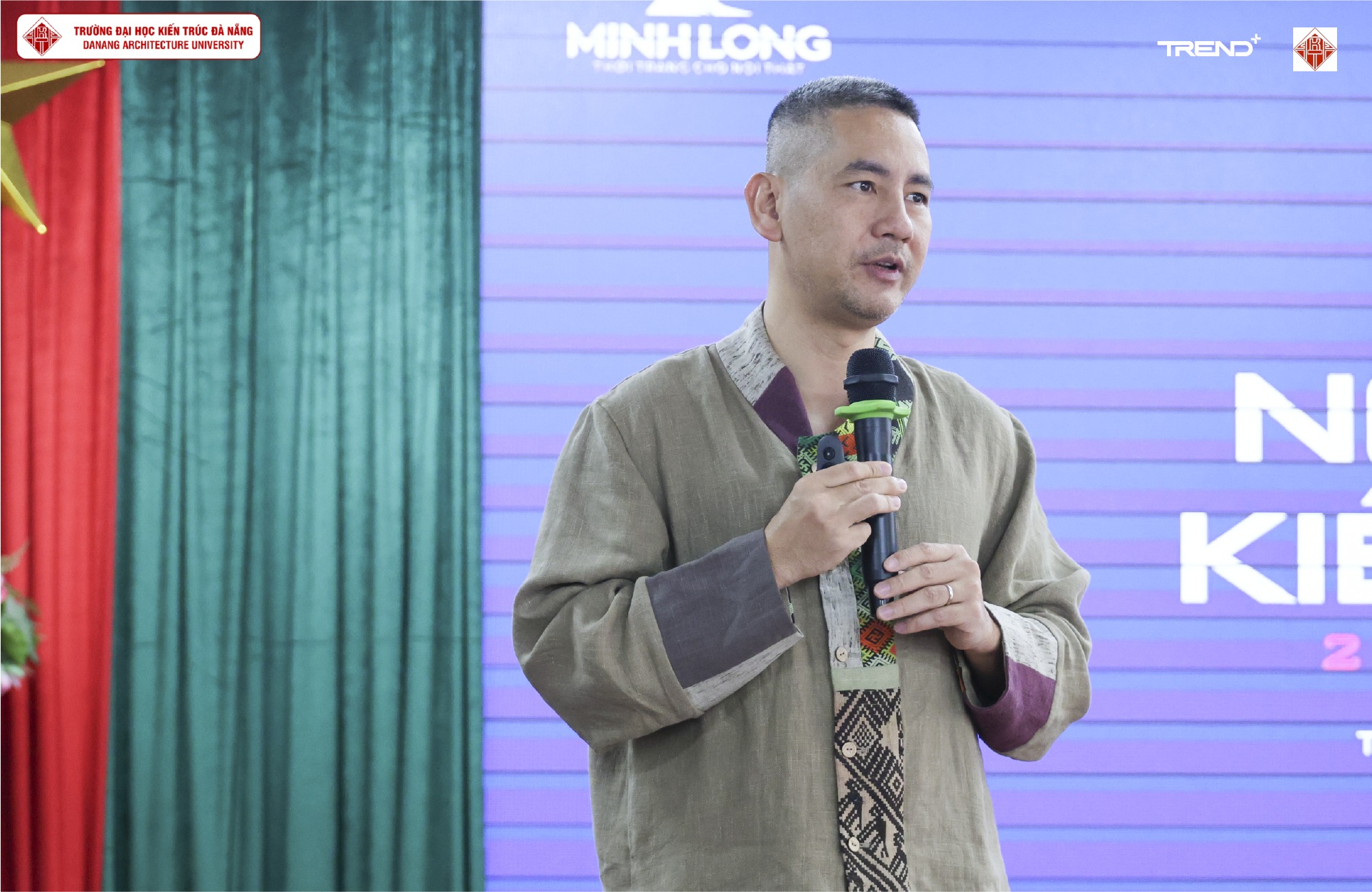Ông Nguyễn Minh Cương chia sẻ tại talkshow Những chuyên dịch xu hướng trong ngành kiến trúc - nội thất Việt Nam